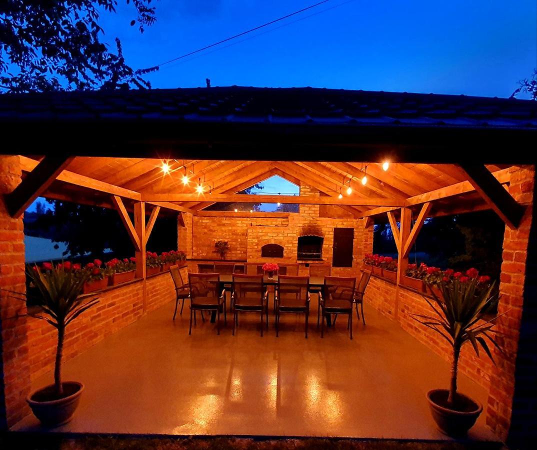 Leo House Hotel Gaj  Ngoại thất bức ảnh